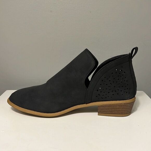Women's Black Cut-Out Slip-On Ankle Bootie Size 10 - Picture 10 of 12
